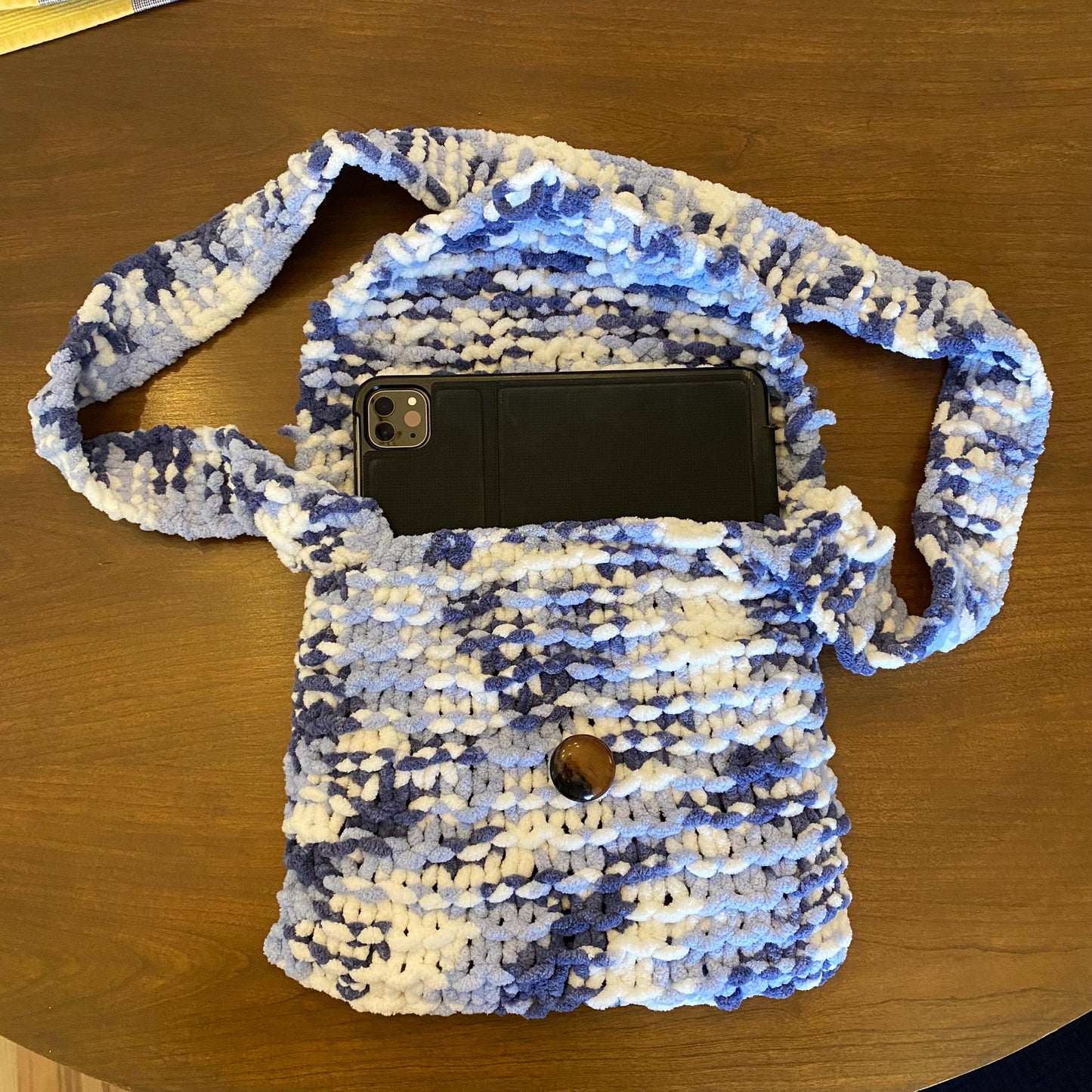 Hand-knit shoulder bag